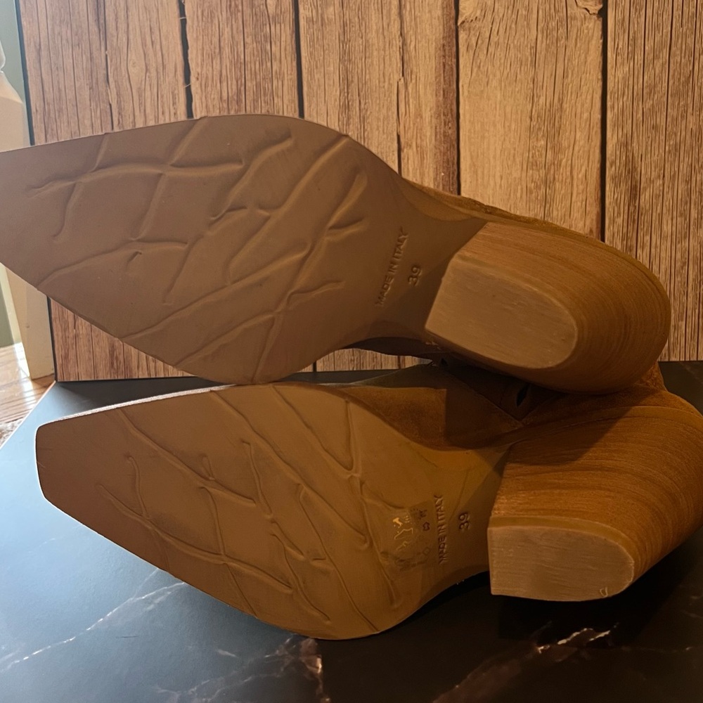 Sundance Camel Suede Ankle Booties with bronze tip. NWOB, Size 9 - Picture 3 of 11